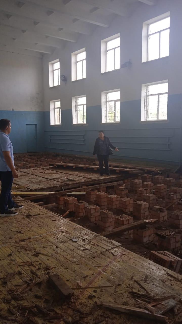 В школе хутора Большевик на Ставрополье начали ремонт спортивного зала
