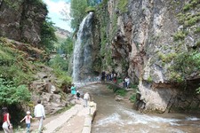 В выходные, например, можно посетить Медовые водопады