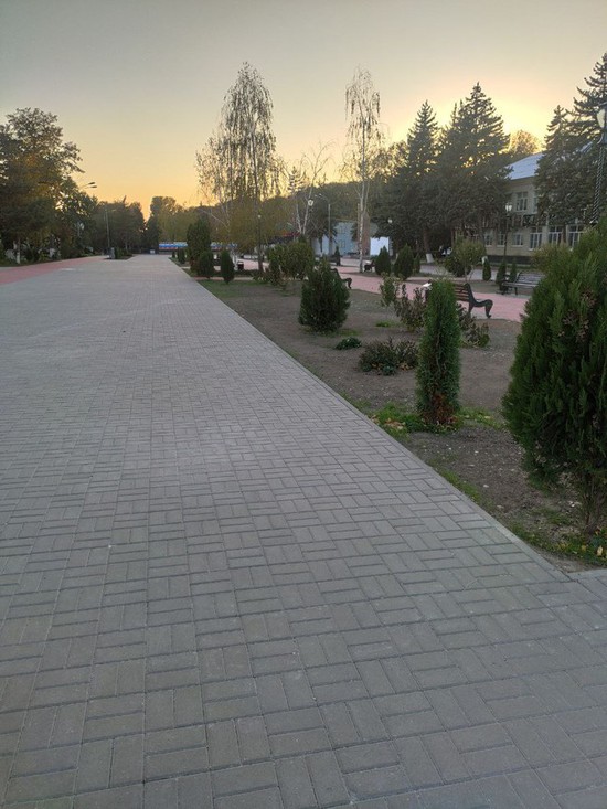 В Кировском округе благоустроили поселковую площадь. Фото Миндор СК