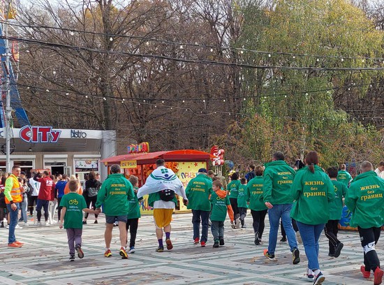30 параатлетов приняли участие в забеге в парке Победы