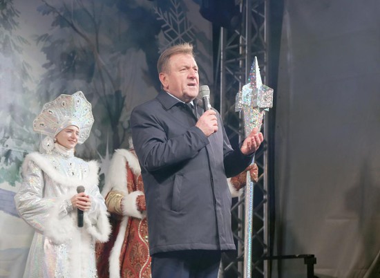 С наступающим Новым годом  горожан поздравил глава Ставрополя Иван Ульянченко