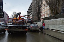 Эвакуация автомобилей на улице Пушкина
