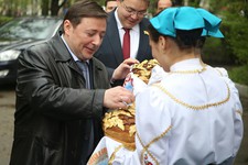 В профессиональном лицее имени казачьего атамана Николаева высоких гостей встречали хлебом-солью.