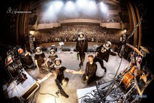 Группа сделала масштабное концертное фото с поклонниками из Ставрополя.  Фото: planeta.ru 