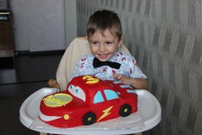 Ткаченко Константин, 3,5 года. На фото - день рождения, 4 ноября 2014 ему исполнилось 3 года. В предвкушении поедания торта...