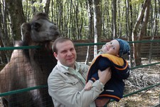 Дима Емельченко 5 лет , любит ходить с папой в зоопарк.