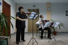 Впервые в стенах редакции звучала живая музыка (Татьяна Даниелян (скрипка) и Нина Шарова (аккордеон). 
