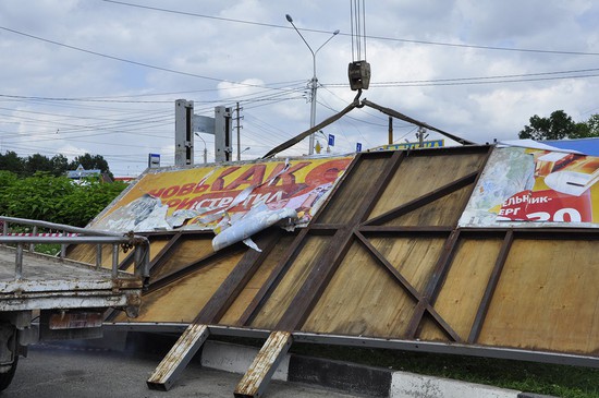 На подъезде к Ставрополю за 2 дня снесли 15 незаконных рекламных щитов
