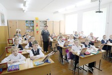 Ученики гимназии № 3 г. Ставрополя со своим учителем Еленой Леонидовной Спеваковой.