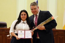 Губернаторскую стипендию в числе прочих получила Е. Арустамова (СКФУ, 2-й курс магистратуры)