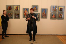 Директор краевого музея изобразительных искусств  Зоя Белая открыла выставку.