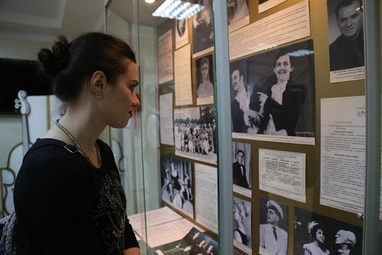 В разделе выставки, посвященном Ставропольскому государственному театру оперетты.