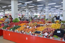 «Городской рынок» на ул. Тухачевского: свежие фрукты и овощи на площади около 4 тысяч квадратных метров.