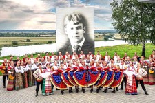 Выступает замечательный творческий коллектив - Рязанский русский народный хор.
