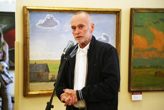 Леонид Бажанов рассказал, почему станковое искусство в России долгое время оставалось в стороне.