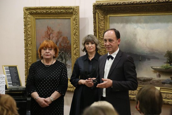 Зоя Белая, Зося Лавник и Юрий Резинько на торжественной церемонии 
