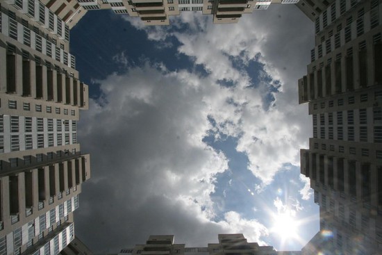 Многоэтажки. Фото Александра Плотникова из архива редакции