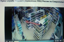 Вор попал в объектив камеры. Кадр из видео с сайта ГУ МВД России по Ставрополью