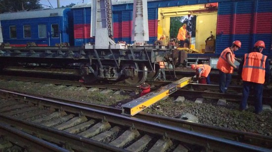 Поезд сошел с рельсов в Георгиевске. Фото МЧС СК