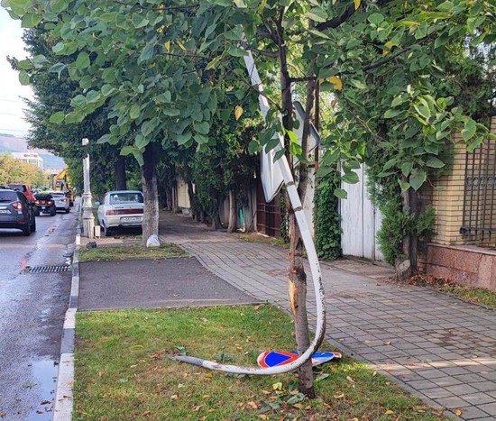 Молодой водитель повредил муниципальное имущество. Пресс-служба администрации г. Кисловодска