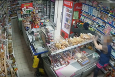 Скриншот из видео камеры магазина. ГУ МВД России по Ставропольскому краю
