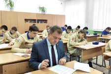 Иван Ульянченко в Ставрополе написал этнографический диктант. Фото администрации города