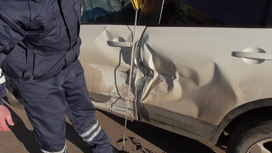 В Светлограде из-за несоблюдения бокового интервала столкнулись два авто. Фото ГИБДД СК