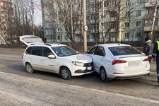 В Ставрополе на улице Пирогова столкнулись два авто. Фото ГИБДД города