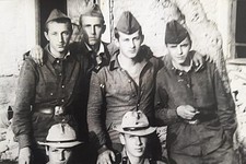 «Трубачи».  Ребята из родной роты. Николай в верхнем ряду слева