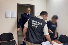 Обвиняемая подписывает документы. СУ СКР по Ставропольскому краю