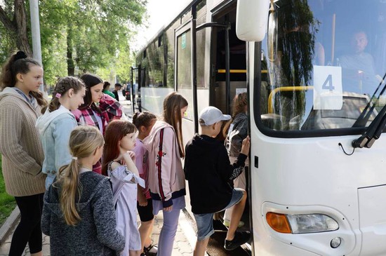 Отправка детей на летний отдых из Белгородской области в другие регионы. Фото из Телеграм-канала губернатора Вячеслав Гладкова